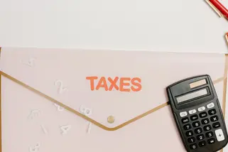 The difference between Form 4868 and Form 2350 (expat guide)