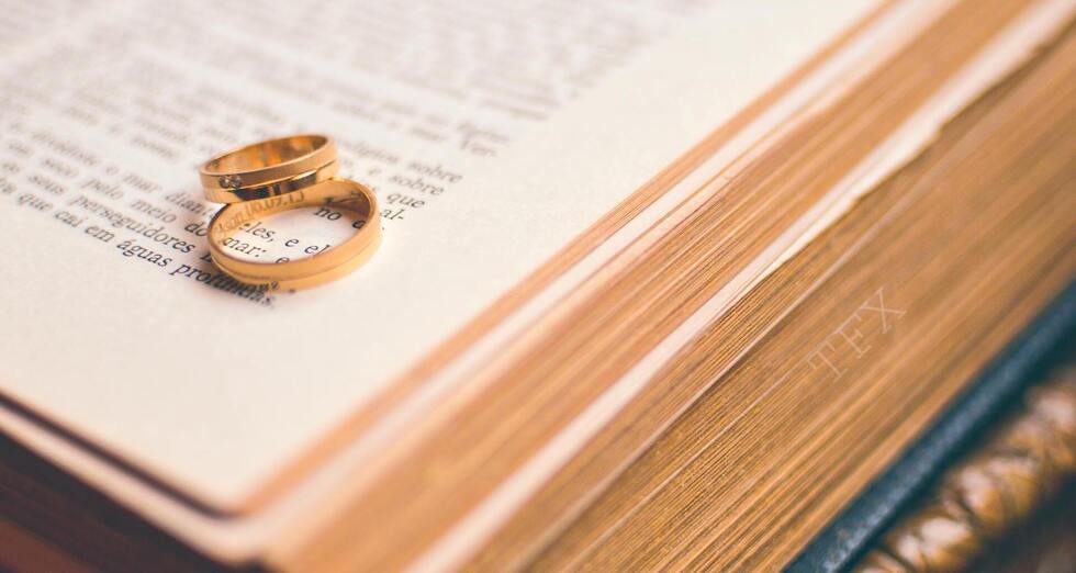 How to change your name after marriage with the IRS: A guide to avoid tax season woes