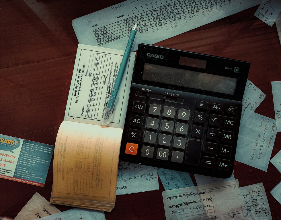 Do overseas contractors pay taxes? Understanding international tax obligations