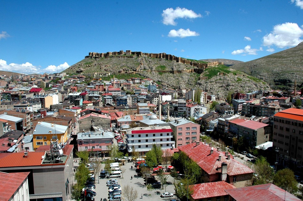 Can foreigners buy property in Turkey? A complete guide