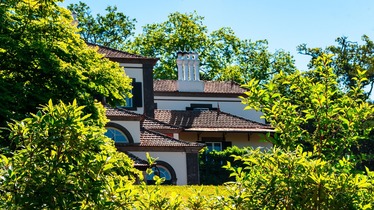 Can Americans buy property in Spain?