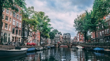 How to move to the Netherlands from the US: Visas, documents, and checklist