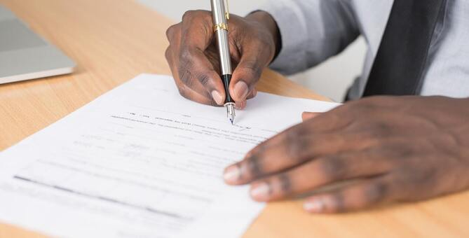 A man applying for ITIN renewal